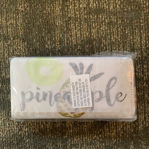 🍍Holographic pineapple zip wallets - Picture 5 of 5